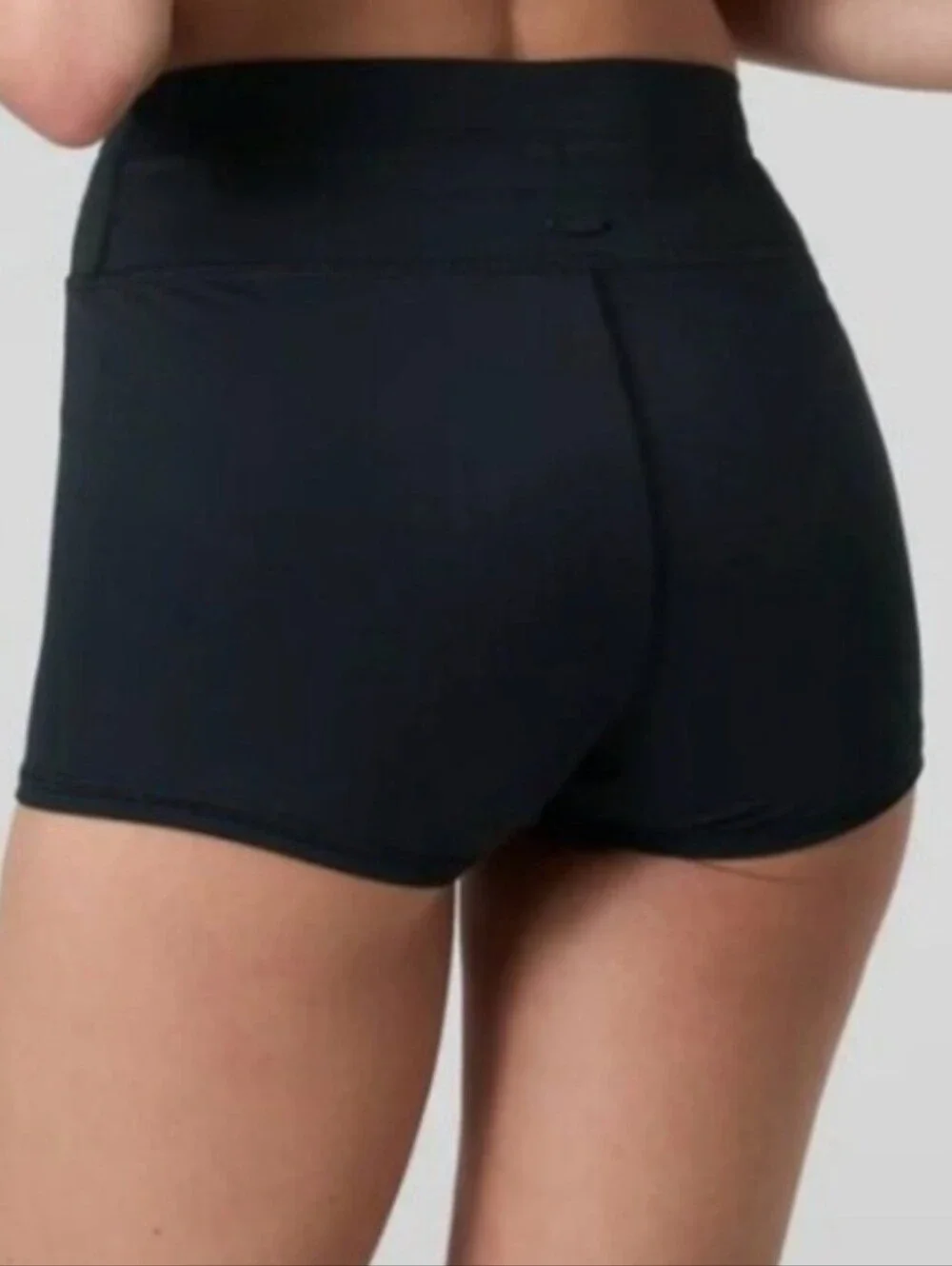 NWT Vuori Dune Black High Waist Shorty